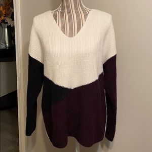 Women’s large Apt 9 v-neck sweater.